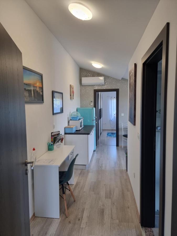 Apartment Pharos Zambratija  Exteriör bild
